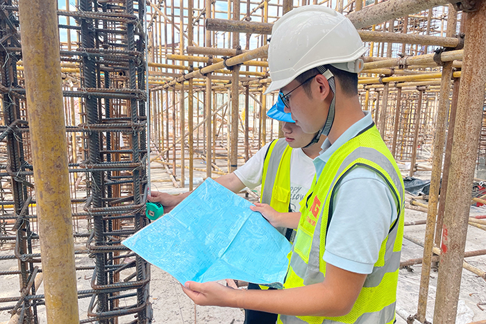 6北海區(qū)域公司工程人員對(duì)北投觀海上城項(xiàng)目鋼筋進(jìn)行巡檢驗(yàn)收.jpg