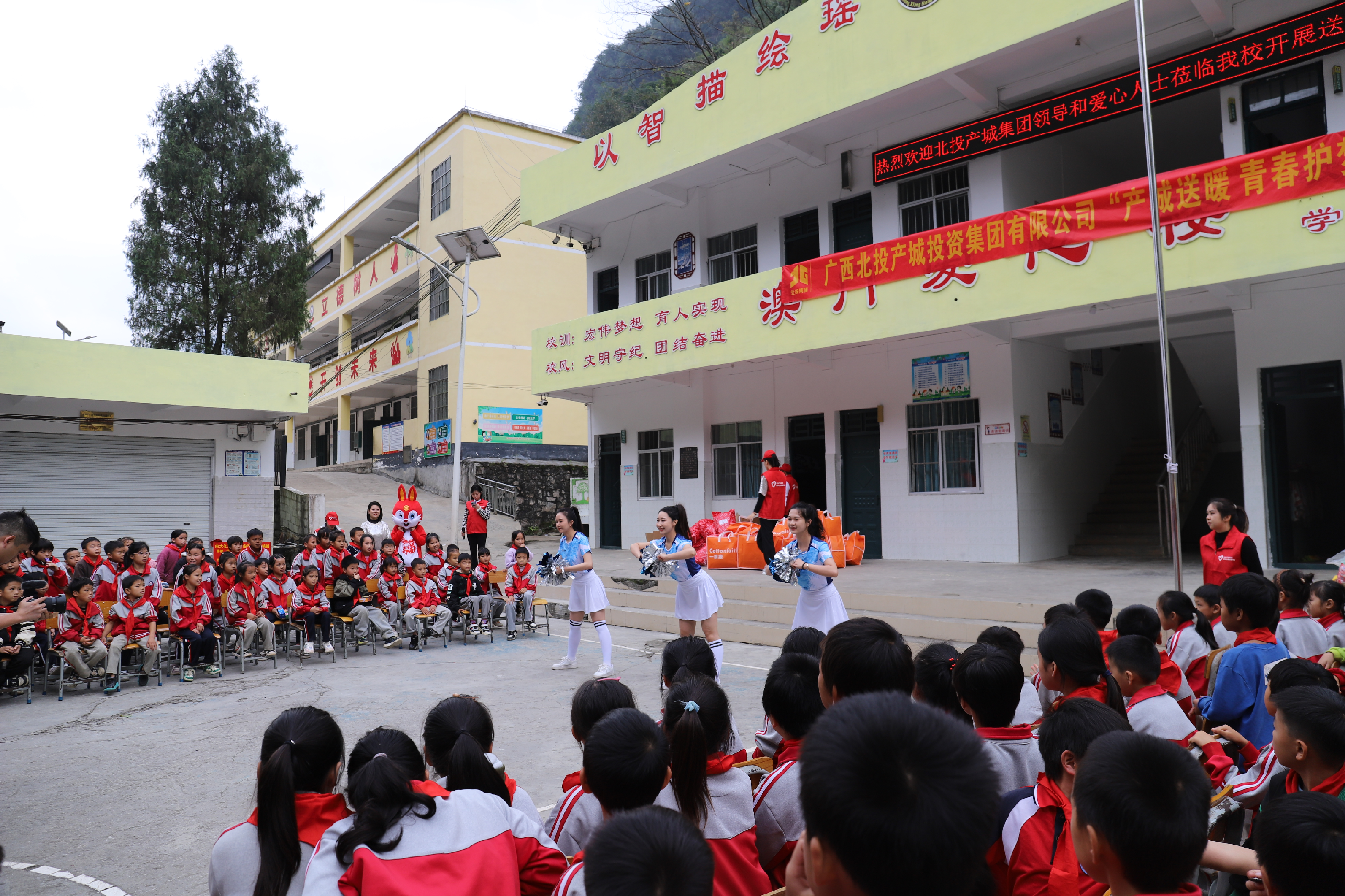 png在宏偉村小學開展“產城送暖 青春護夢”志愿行動.png