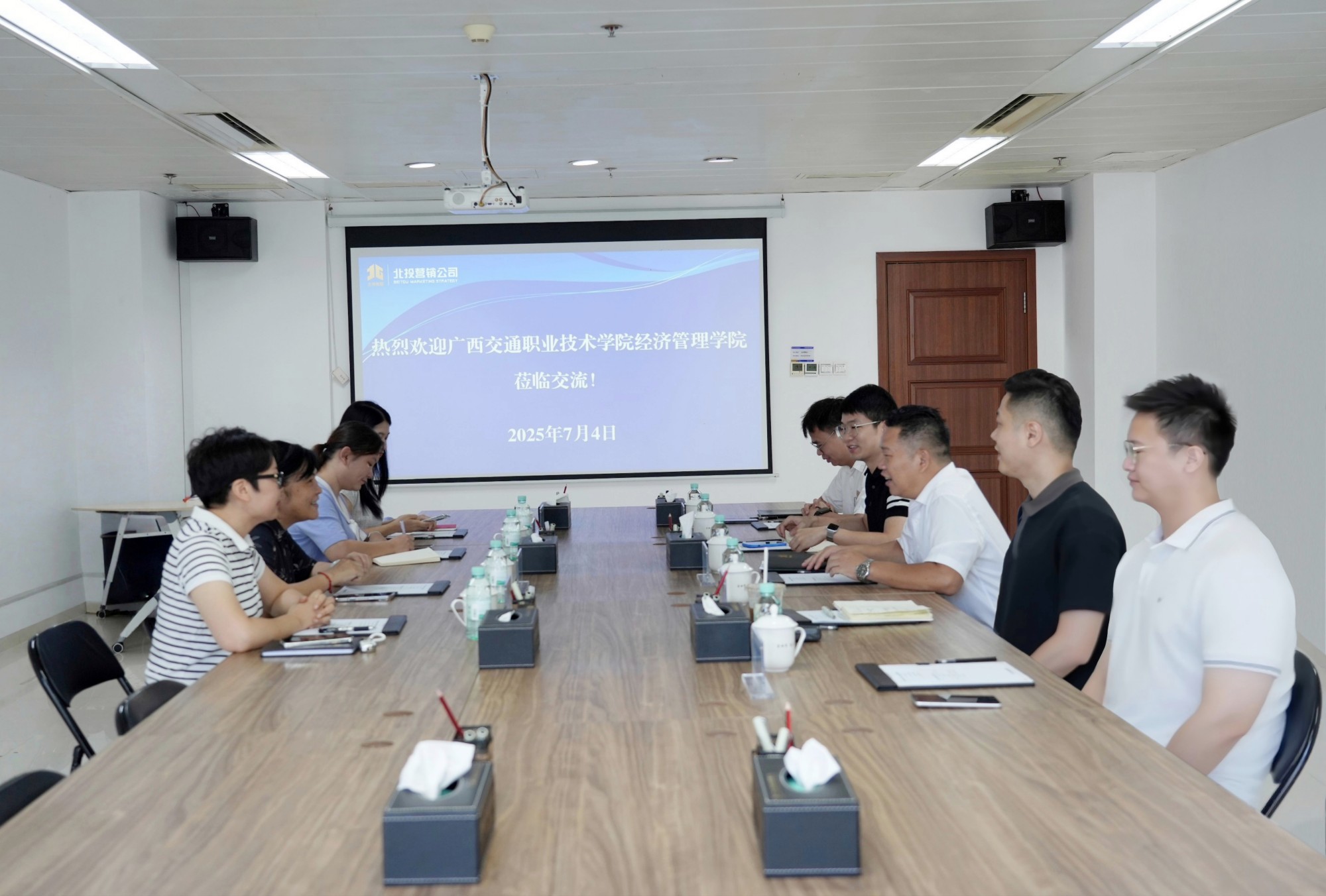 圖為座談交流現場.jpg